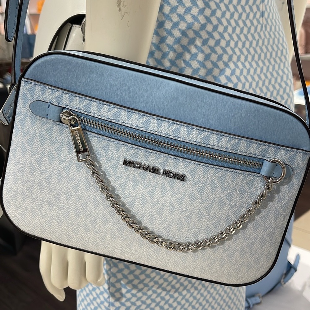 MICHAEL KORS Jet Set Large Ombré Signature Logo Crossbody Body
Light Sky
NWT - Picture 6 of 16